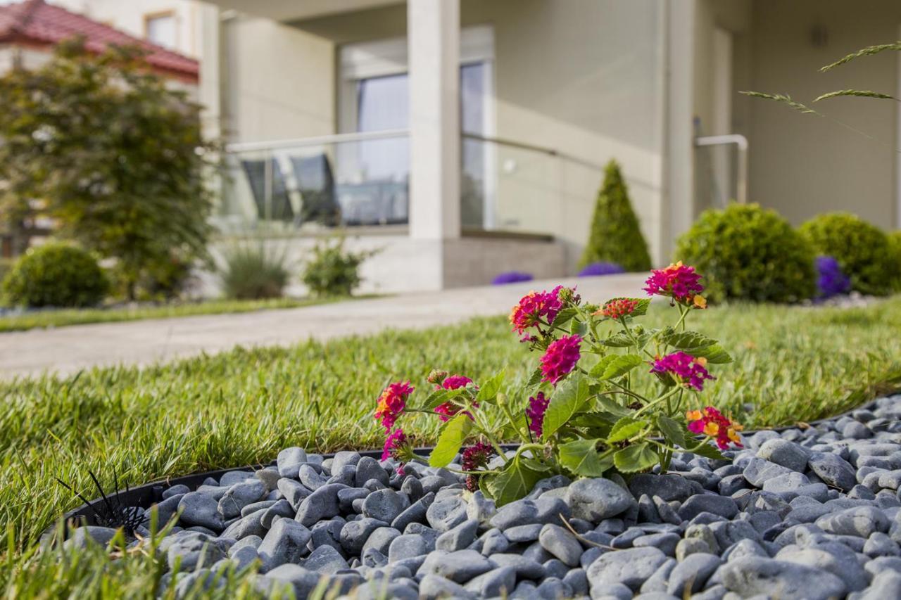 Armonia Resort Ofrinion Exterior photo